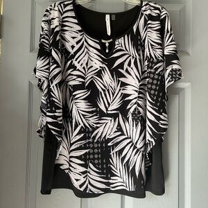 NY Collection Black and White Leaf Pattern Blouse